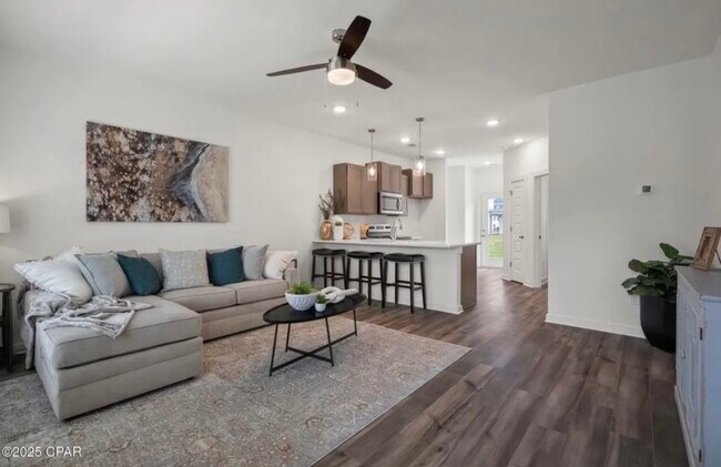 Foto del edificio - 5862 N Tyndall Pkwy