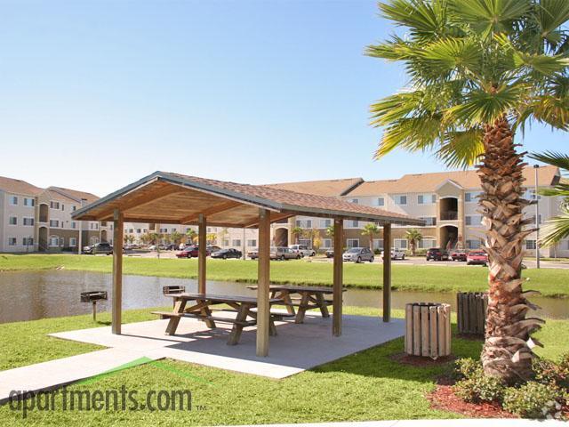 Picnic Area - Clipper Bay Apartments