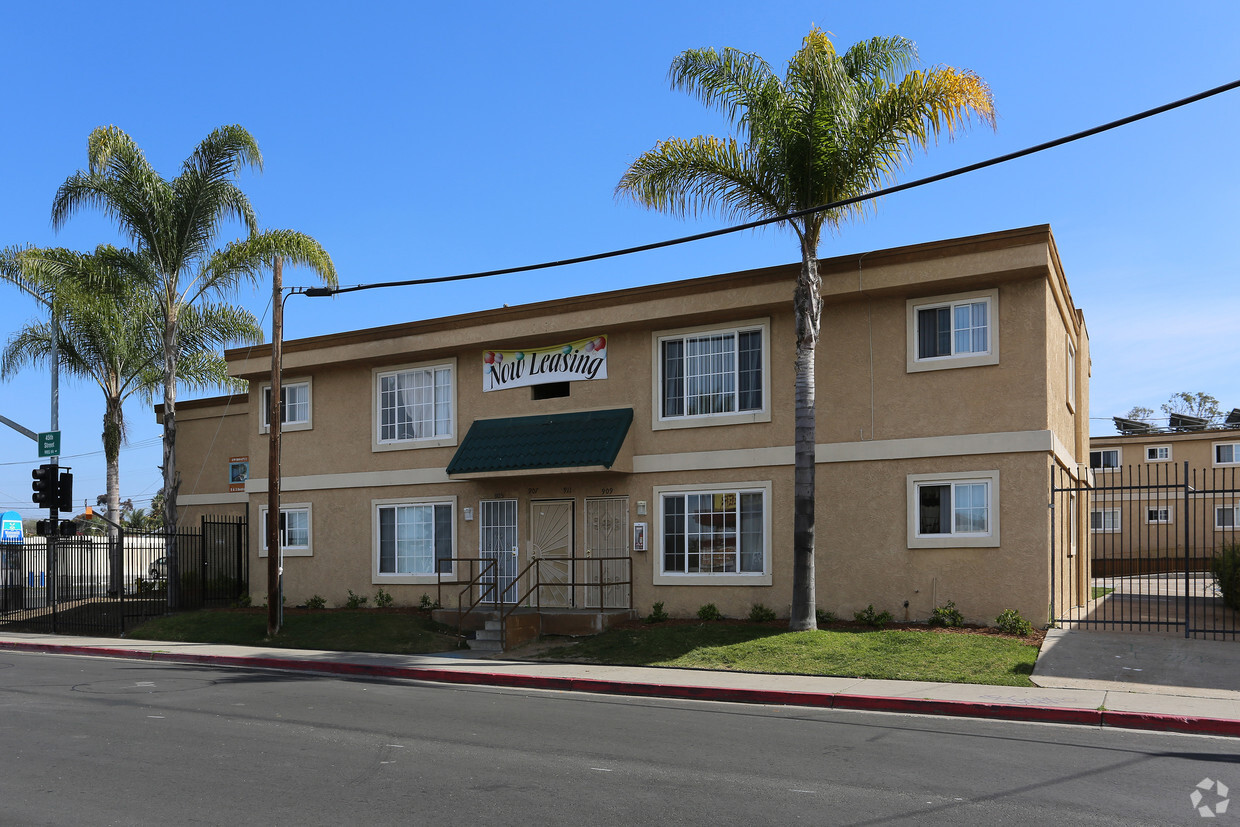 Primary Photo - Park Crest Apartments