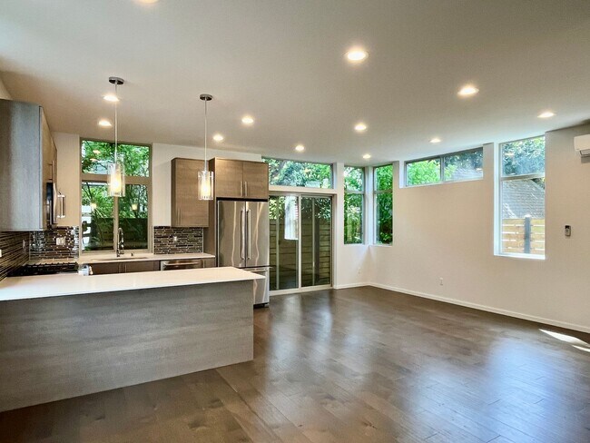 Foto del edificio - Charming Modern Stand-Alone Home in Ballar...