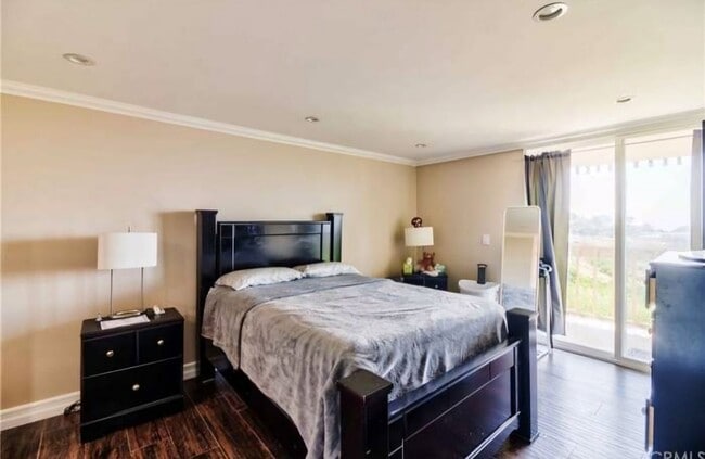 Building Photo - 6526 Ocean Crest Dr