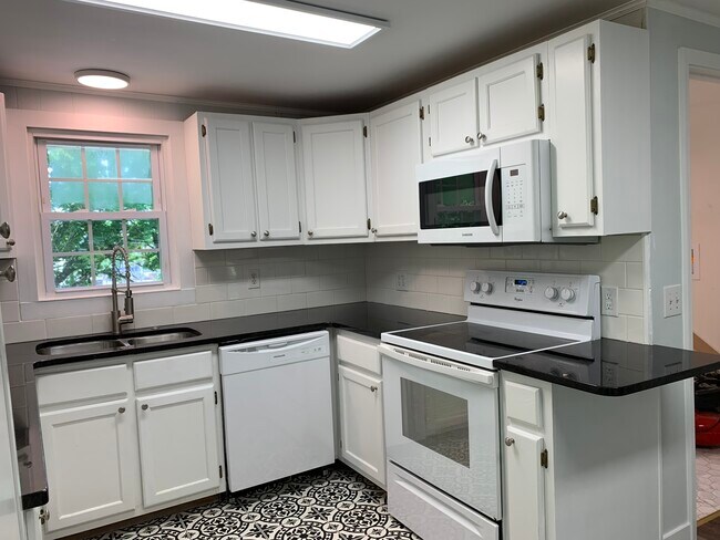 Foto del edificio - 407 W 15th St