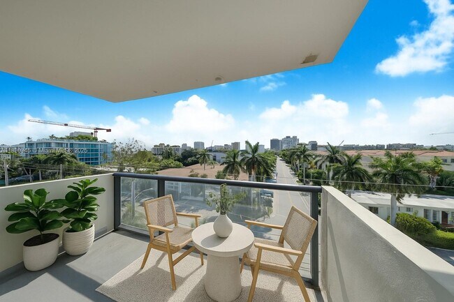 Building Photo - 9800 W Bay Harbor Dr