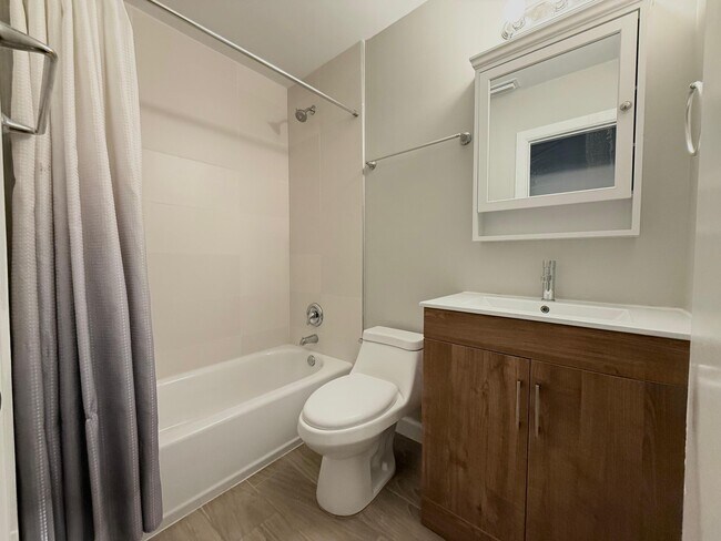 Foto del edificio - 1001 W 9th St