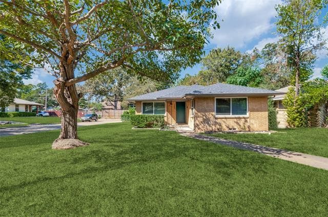 Foto principal - 121 S Cavender St