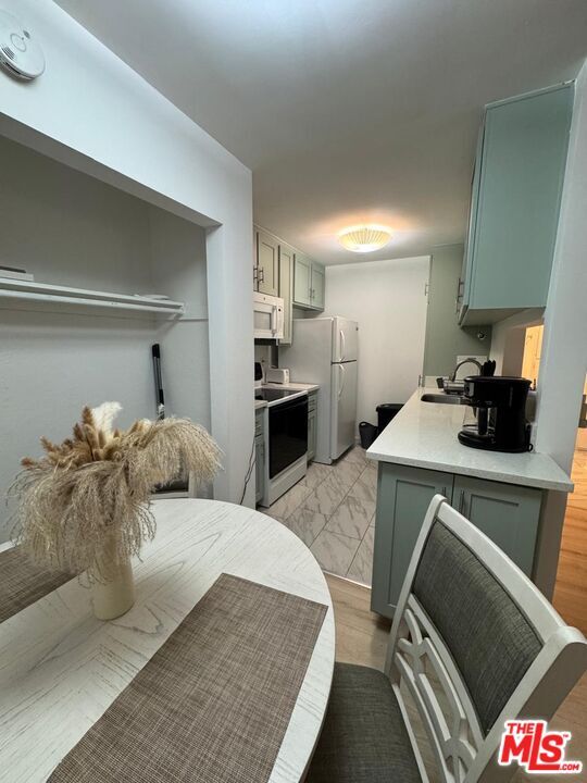Foto del edificio - 1351 N Orange Dr