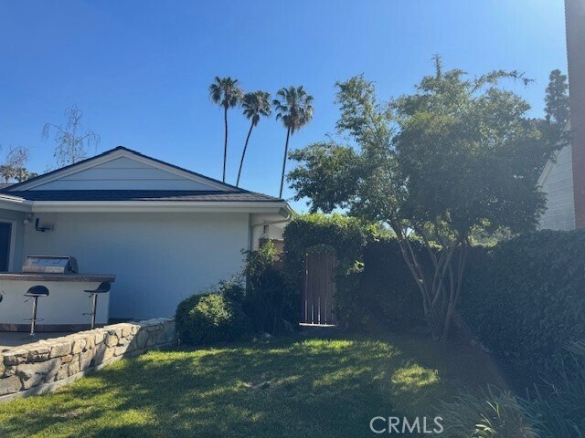 Building Photo - 1200 W Rowan St