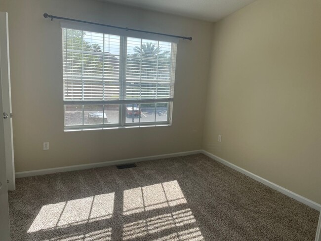 Building Photo - Beautiful 2/2.5 in Desirable Arrowood Community