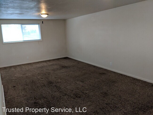 Building Photo - 190 N Garden Way
