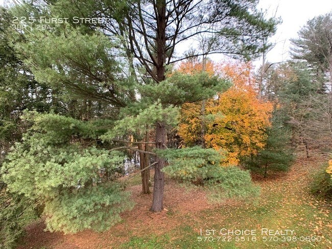 Building Photo - Remodeled ranch in Flemington!