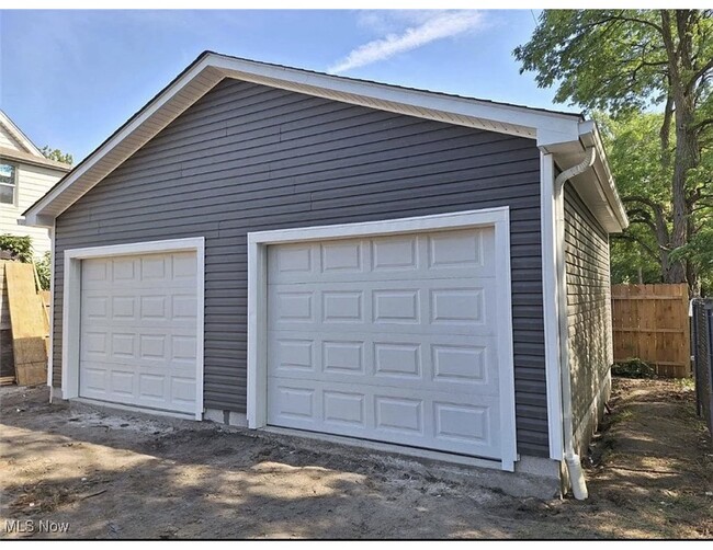 Building Photo - 1431 Rowley Ave