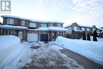 Building Photo - 1392 14th Ave E