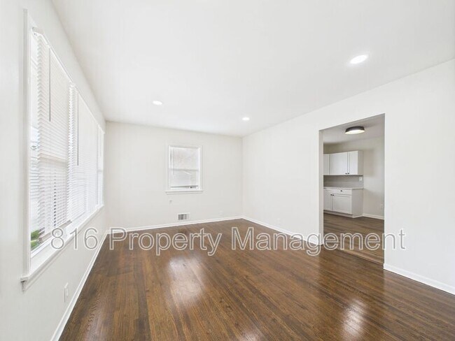 Building Photo - 11214 E Lexington Ave