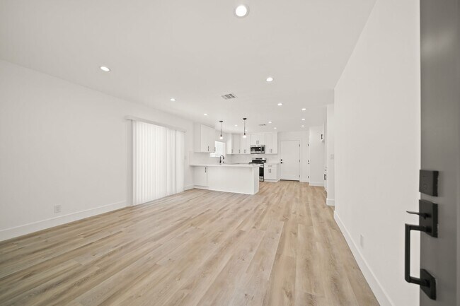 Foto del edificio - 4832 Downey Ave