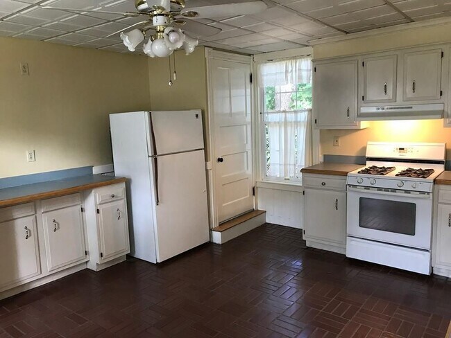 Building Photo - Gorgeous Single Family Home