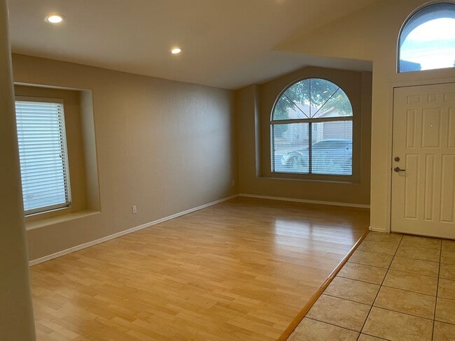 Building Photo - 1051 W Todd Dr