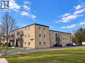 Building Photo - 6530 Wyandotte St E