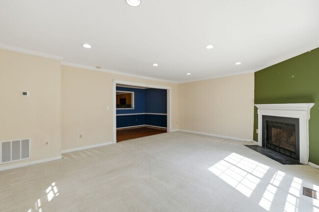 Foto del edificio - 6012 Crown Royal Cir