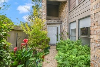Building Photo - 5813 Back Ct