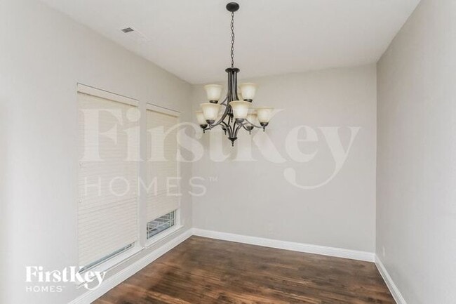 Building Photo - 528 Sagebrush Ln