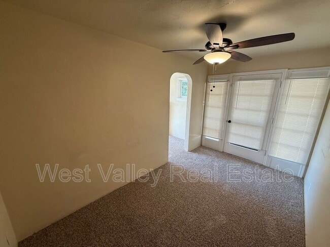 Foto del edificio - 334 B St