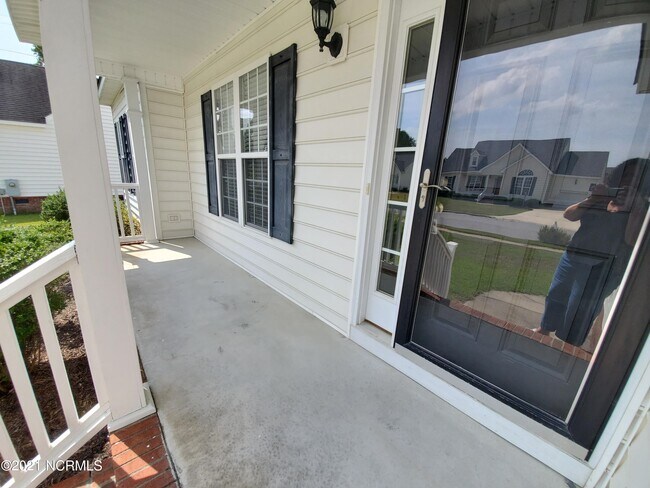 Foto del edificio - 749 Fox Chase Ln