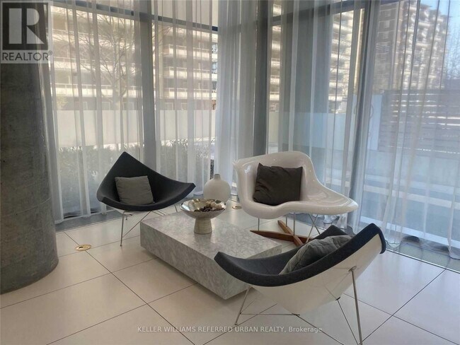 Photo du bâtiment - 185 Roehampton Ave