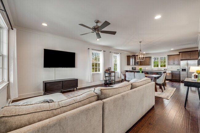 Foto del edificio - 721 Jones Park Ct