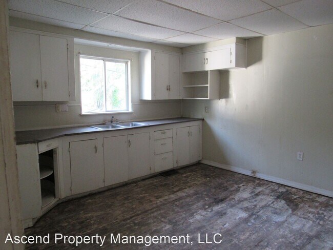 Building Photo - 4 br, 1.5 bath House - 1303 W 16th St