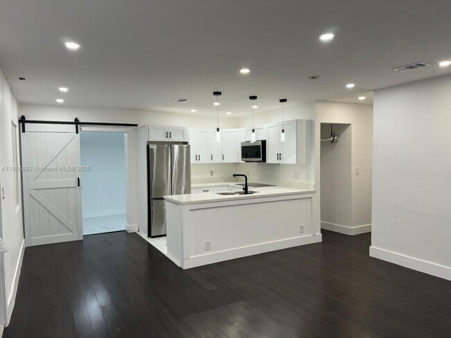 Foto del edificio - 2713 NW 6th Ct