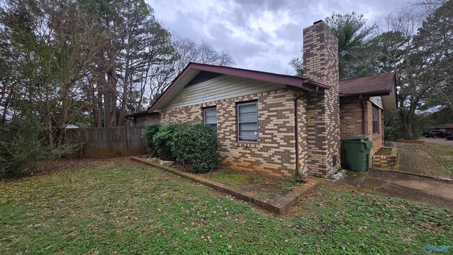 Building Photo - 2206 Glen Iris Cir NW