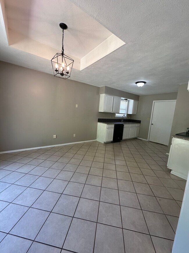 Foto del edificio - Great Location! Completely remodeled 3 bedroom 2 full bathroom home available now in battlefield!!