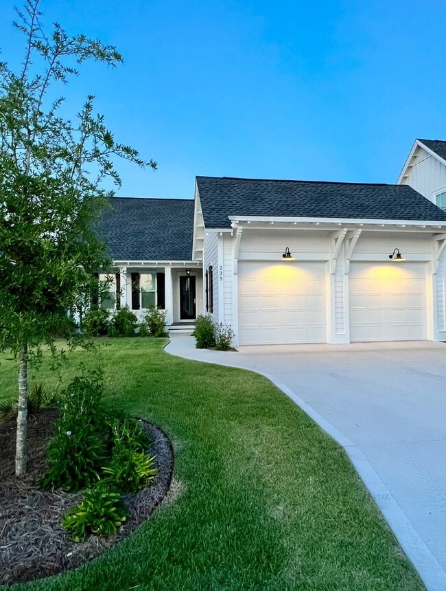 Building Photo - 235 Log Landing St