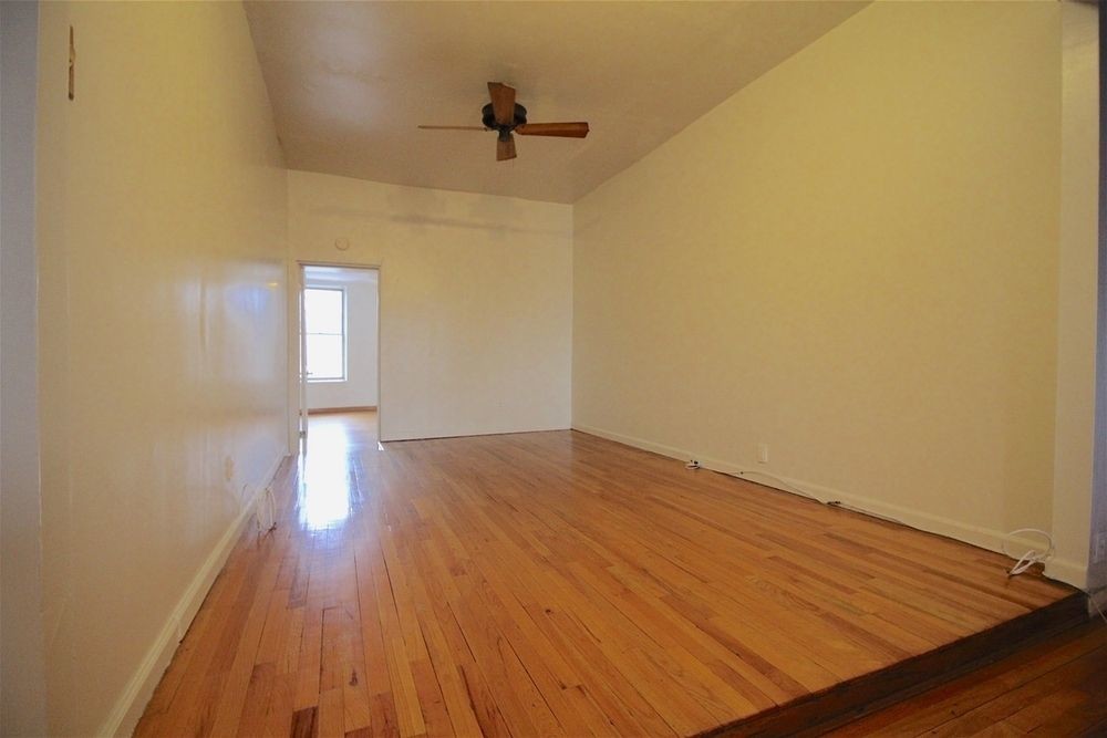 Primary Photo - 357 Smith St