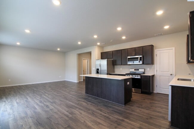 Building Photo - Newer Construction! 4 Bed/2.5 Bath Home
