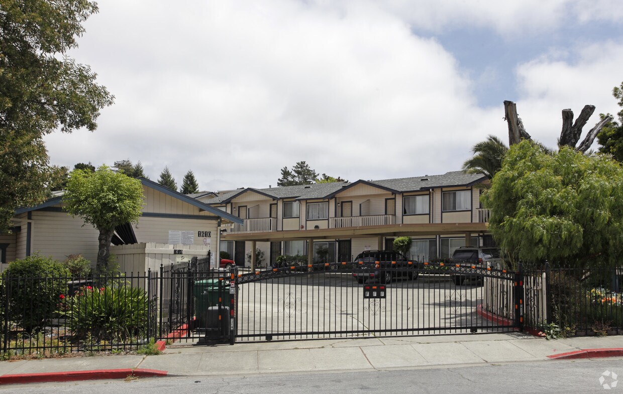Primary Photo - Villa Granada Townhomes