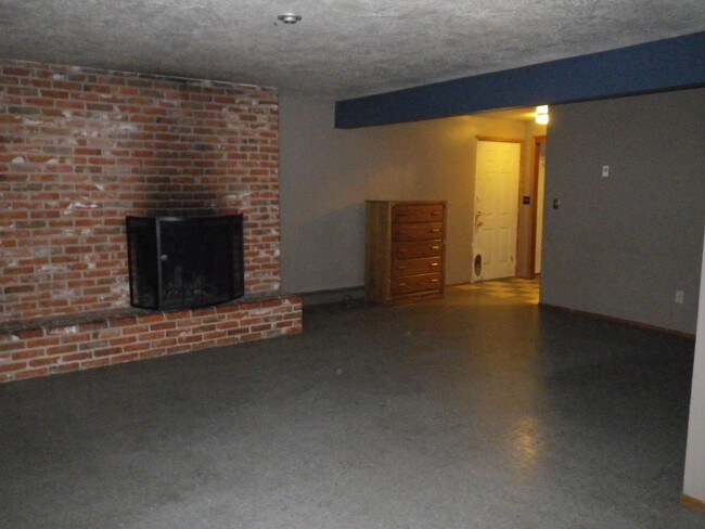 Building Photo - 1735 NE Wheatland Dr