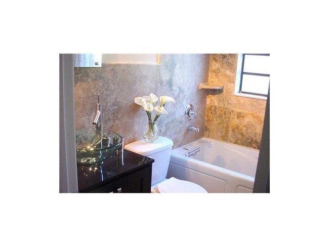 Foto del edificio - 3212 W Gandy Blvd