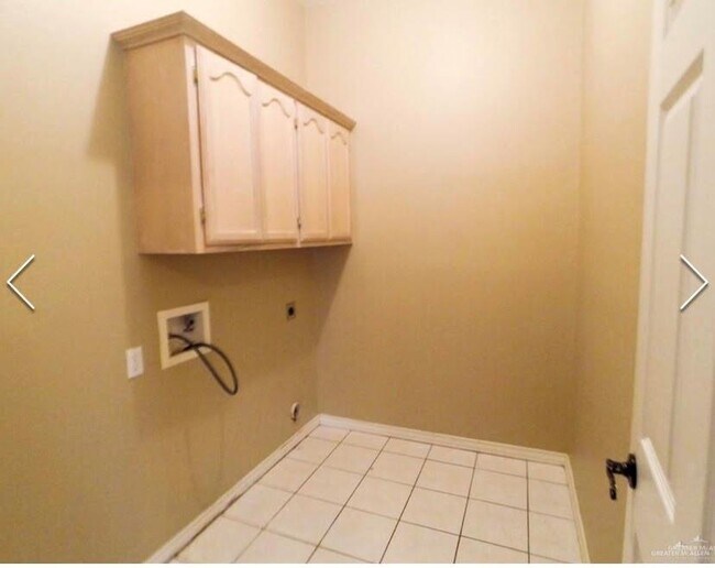 Building Photo - 204 San Saba St