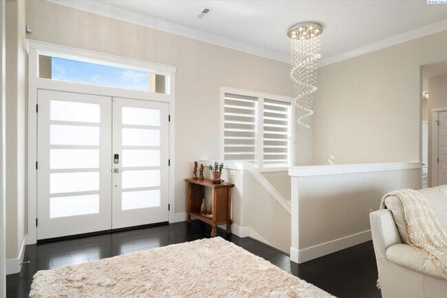 Foto del edificio - Stunning 5 Bedroom 4 Bath w/Daylight Basement West Richland!!!