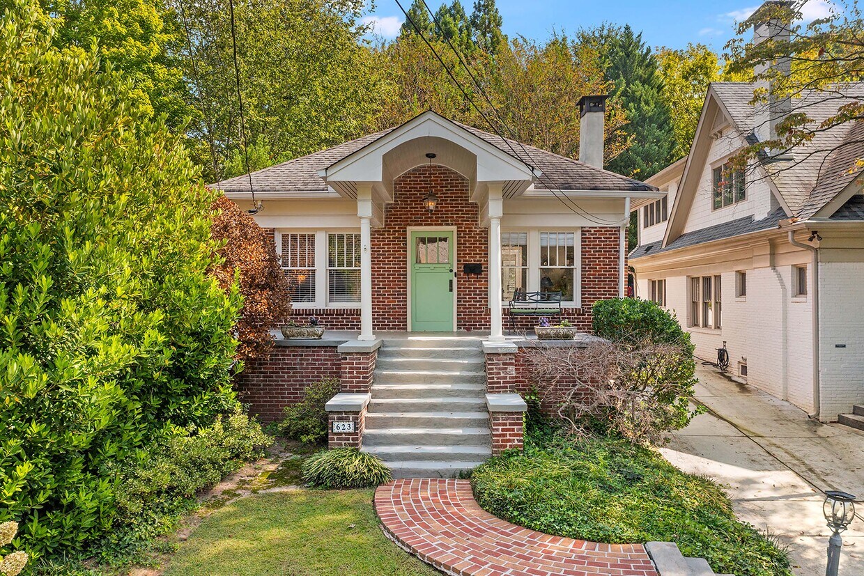 Primary Photo - 623 Page Ave NE