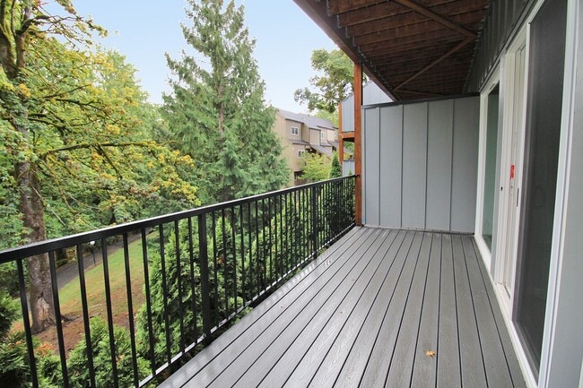 Building Photo - 4 Touchstone Dr