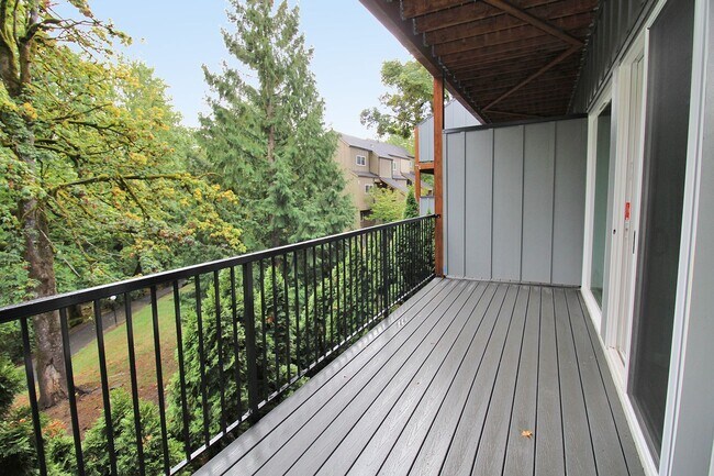 Foto del edificio - Fully Remodeled 3 Bedroom/2.5 Bathroom Lak...