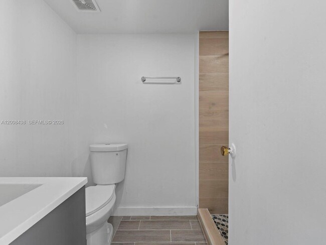 Foto del edificio - 252 E 36th St