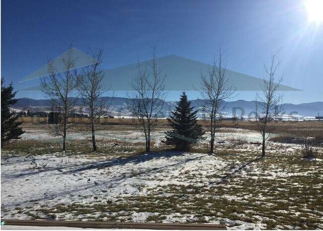 Foto del edificio - 4 Bedroom 2 Bathroom Rabel Lane Home