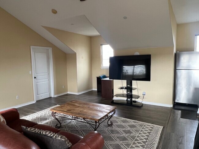 55 pulgadas Smart TV - 15074 Lindark St