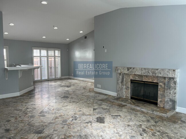 Building Photo - 14786 Shadow Dr
