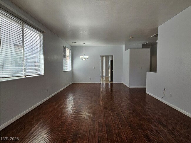 Foto del edificio - 8836 Kingswood Dr
