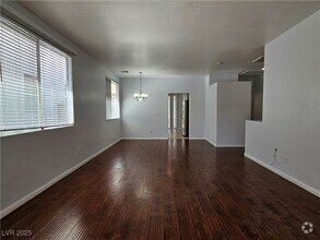 Building Photo - 8836 Kingswood Dr