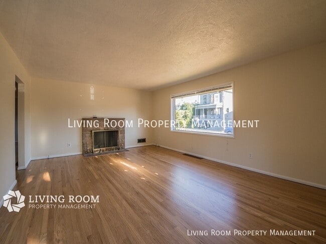 Building Photo - 1525 NE 19th Ave